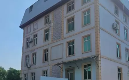 Bakıda məşhur klinikanın girişinə kilid vuruldu