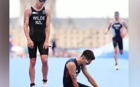 Sena çayında üzən idmançıların halı pisləşdi