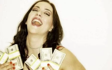 Ərlərinə yalnız puluna görə dözən 3 qadın bürcü: Bu bürclər ərlərindən əslində xoşlanmır