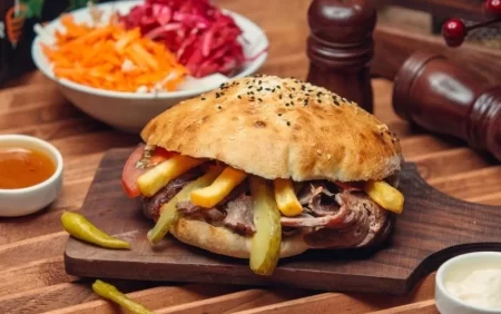 Dönərdən zəhərlənən BDU-nun tələbələri danışdı- VİDEO