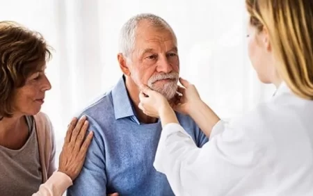 Qırtlaq xərçənginin ilk əlamətləri açıqlandı