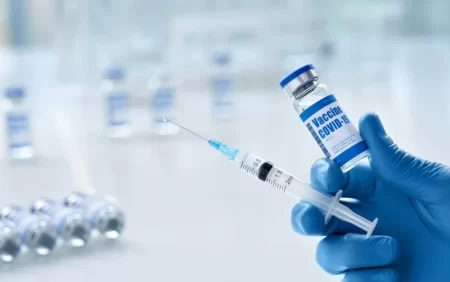 Vaksin həyatını dəhşətə çevirdi: Bədəni artıq ÇÜRÜYÜR