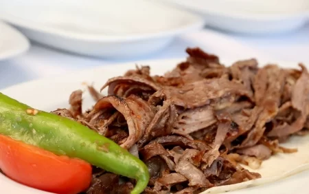 Dönər sevənlərə ŞOK xəbər! Hər loxma təhlükədir – 18 nəfər xəstəxanalıq oldu!