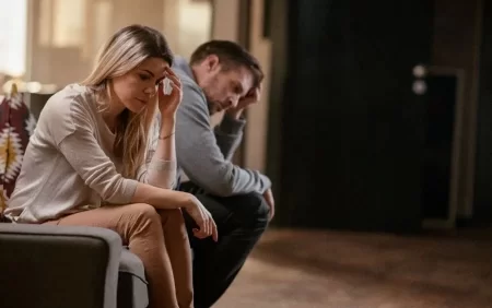 Münasibətinizdə bu 5 əlamət varsa AYRILMALISINIZ