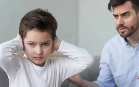 Oğlan uşaqlarının tərbiyə METODU - Onlara niyə “qız kimi ağlama” deyirlər?