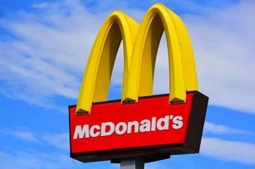 “MakDonalds”da soğan onlarla insanı zəhərlədi, bir nəfər öldü