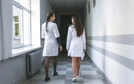 "Camaat kimin üstünə getməlidir? 1200-1300 manat həkimə..."