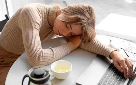 Gün ərzində yorğun olmağın səbəbi nədir? - Həkim