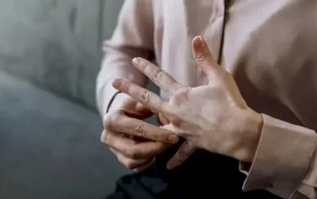 Evli kişilər buna görə üzük taxmaq istəmir