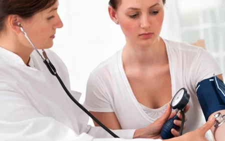 Üzünüzdəki 2 əlamət bu xəstəlikdən xəbər verir