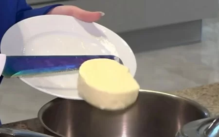 Evdə yağı əritməyinə peşman oldu - Video