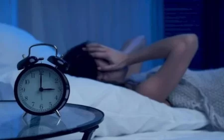 Mışıl-mışıl yatmağa kömək edən qədim ənənə! – Yastığın altına qoyun