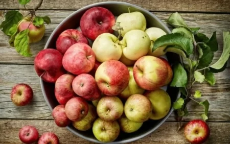 Heç vaxt belə almaları yeməyin: Sağlamlığınız üçün TƏHLÜKƏLİDİR