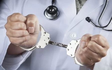 "Müayinə etmədən əlillik yazırdıq" - Müğənniyə qarşı dələduzluq edən baş həkimin MƏHKƏMƏSİ