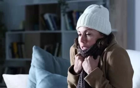 Bəzi insanlar nə üçün əsəbiləşəndə tərləyir və ya üşüyür? - SƏBƏB