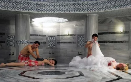 Bakıda rəis hamamda yıxılıb öldü