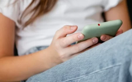 Telefonu gün ərzində bu aralıqla istifadə etmək olar