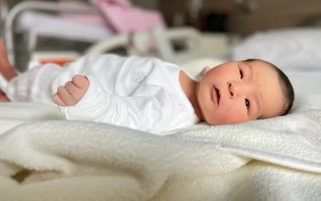 ANASIZ UŞAQ DOĞULUB