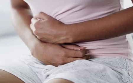 Bağırsaq xərçəngi yaradan vərdişlər - Milyonlarla insan bunu edir