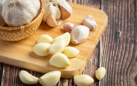 Sarımsağı soyuducuda saxlamaq olarmı?