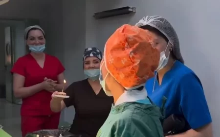 Əməliyyatda ad gününü qeyd edən cərrahla bağlı araşdırma başladı - Yenilənib-VİDEO