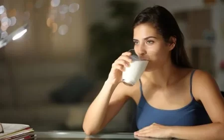 Bir stəkan süd içməyin möcüzəvi İNANILMAZ faydası