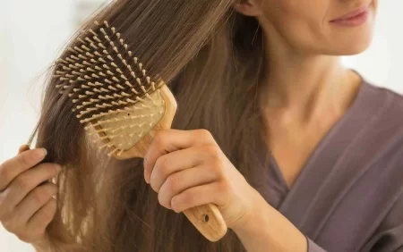 Saçınızı yalnız taxta daraqla darayın - Faydaları