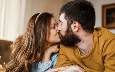 Saqqallı kişi ilə öpüşmək olmaz - Dermatoloq