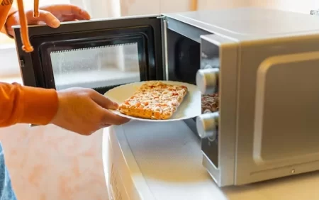 Yeməklərinizi bu formada isitməyin - Hormonları dəyişdirir: DİQQƏT!