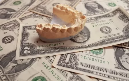 Daha bir stomatoloqdan ŞİKAYƏT – “1500 manatımı alıb, süründürür”