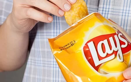 Coca Cola-dan sonra bu dəfə "Lay's" YIĞIŞDIRILIR