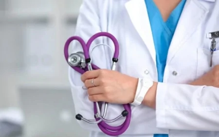 Sertifikasiya şəhadətnaməsi ləğv olunan həkim dərs keçə bilər?