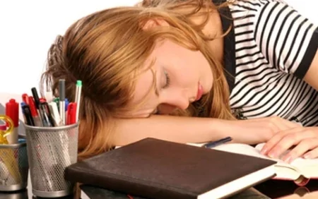 Bütün günü işdə və yolda yuxulu olmaq nəyin əlamətidir?