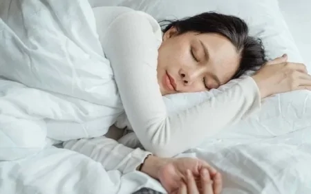 Bu formada yatmaq üzü qırışdırır