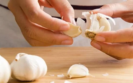 Allergiyanı yüngülləşdirmək üçün sarımsaq bal qarışımı