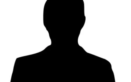 Bu oğlan xəstəliyinə görə gündüzlər çölə çıxmır, axşamlar aramızdadır