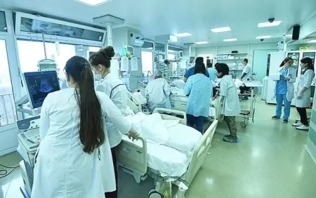 Xəstəxanada oksigen balonu yandı - Xəstələr təxliyə edilir