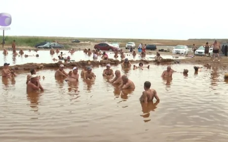 Bakıda "möcüzəli" göl - insanlar axın edir - VİDEO