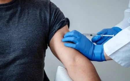 Qonşu ölkədə xərçəngə qarşı ilk peyvənd BAŞLADI