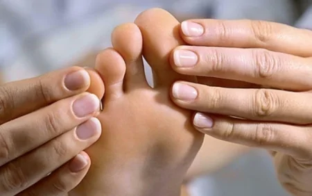 Ayaqda yaranan qəfil ağrı ciddi xəstəliyin xəbərçisi ola bilər