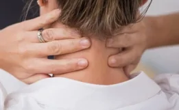 Boynunuz səhərlər niyə ağrıyır? - Bu xəstəliyin xəbərçisidir