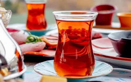 Çayla birlikdə bu meyvəni qəbul edin - Ömrü 10 il uzadır